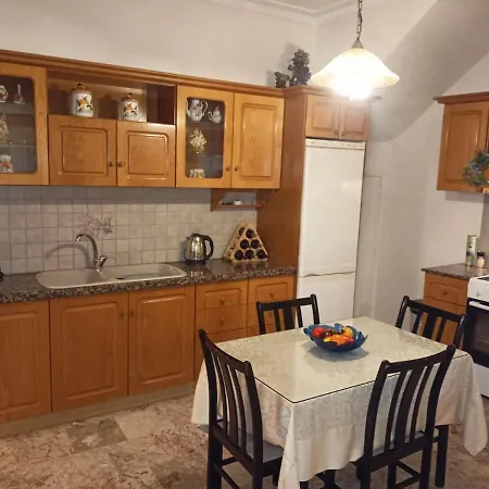 Дом отдыха Kalotina's House *